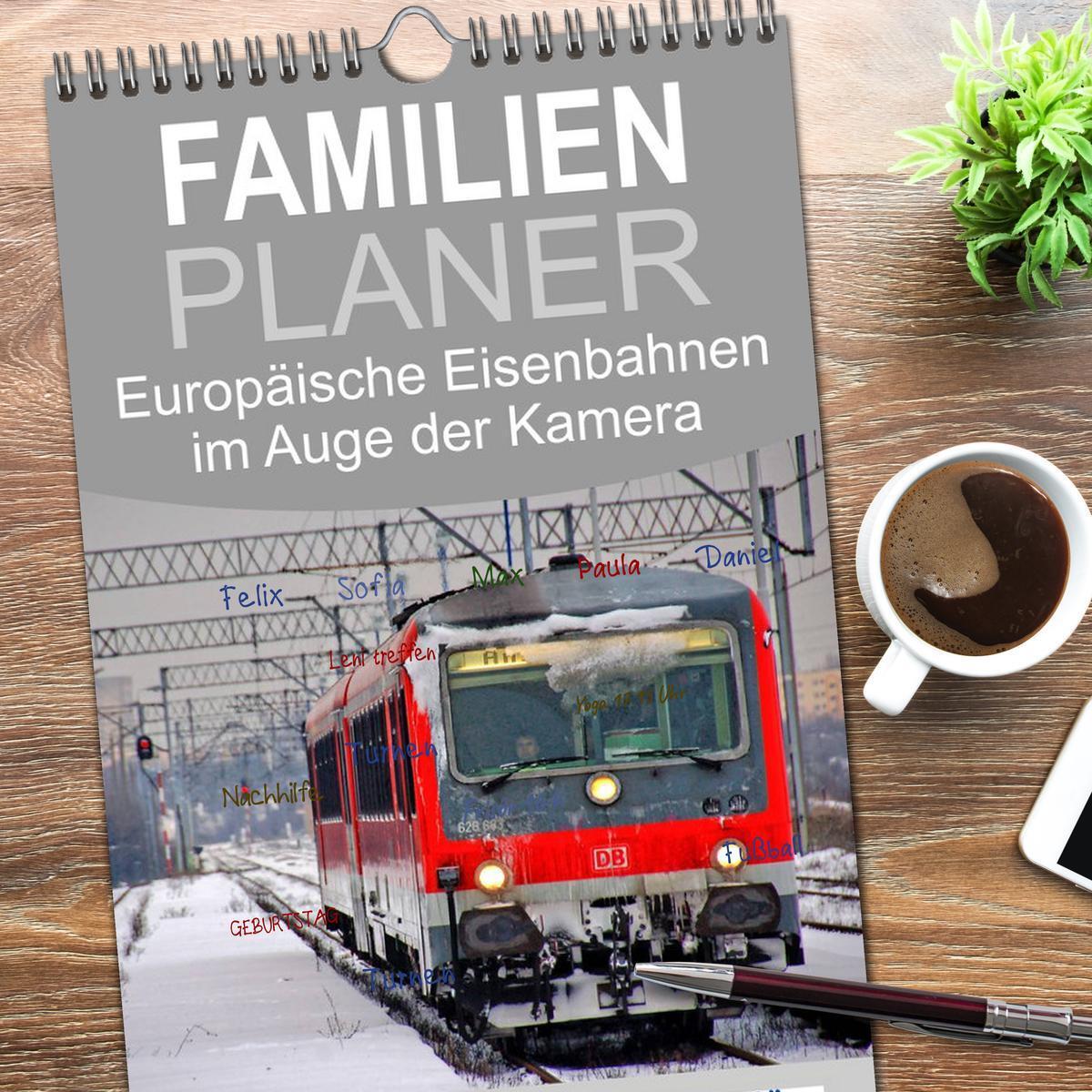 Bild: 9783457119914 | Familienplaner 2025 - Europäische Eisenbahnen im Auge der Kamera...