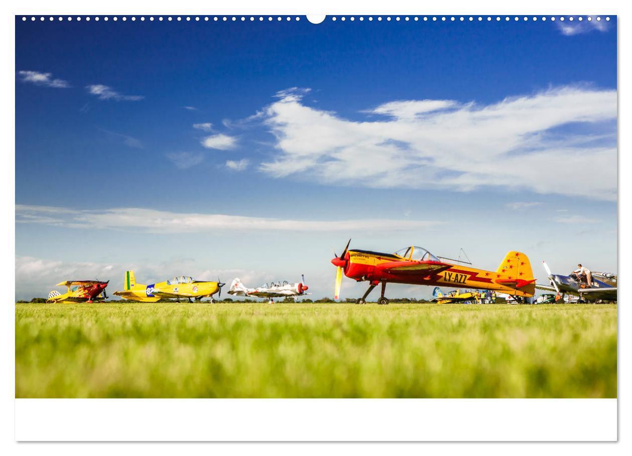 Bild: 9783435829613 | AVIATION CLASSICS seen by custompix.de (Wandkalender 2025 DIN A2...