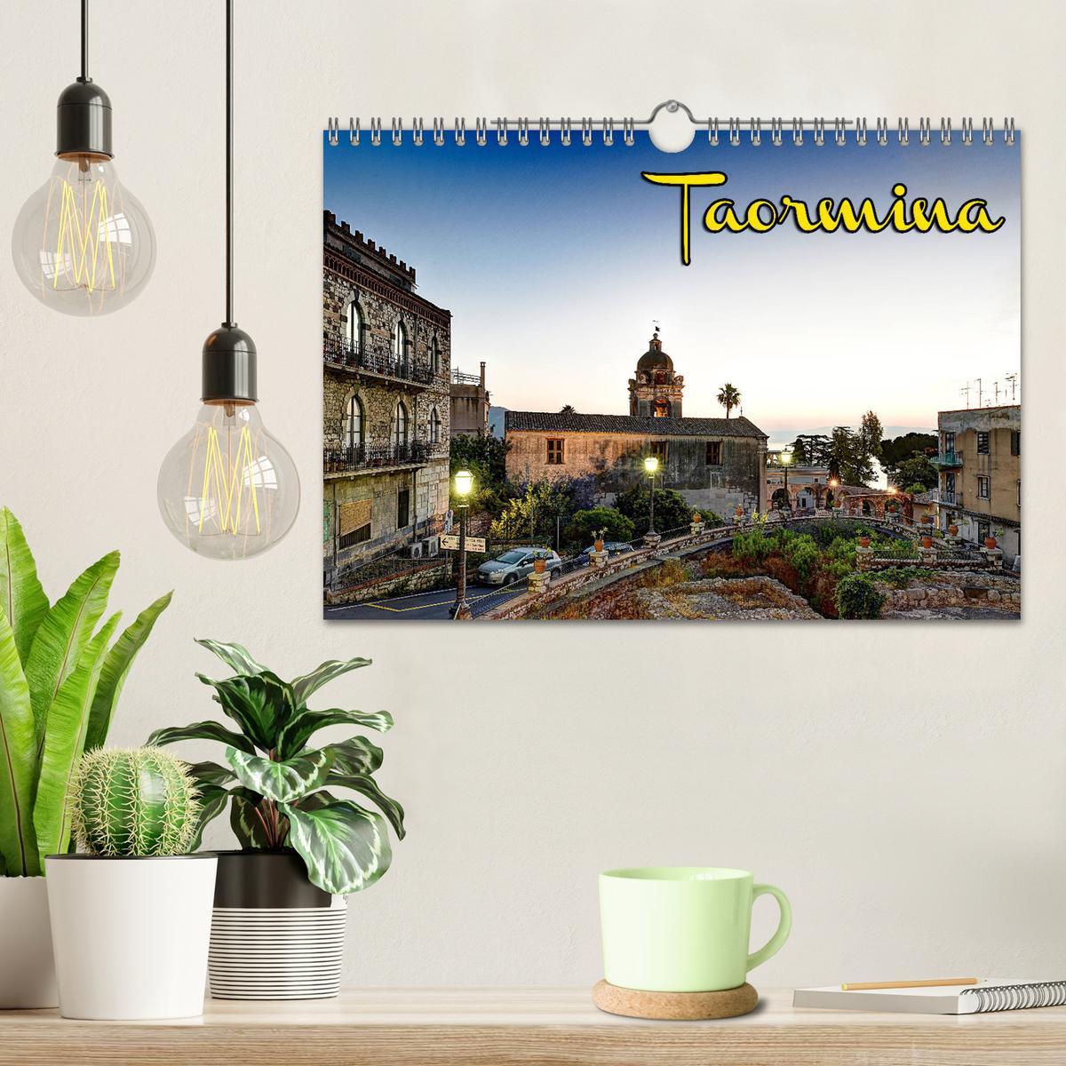 Bild: 9783435278039 | Taormina zur blauen Stunde (Wandkalender 2025 DIN A4 quer),...