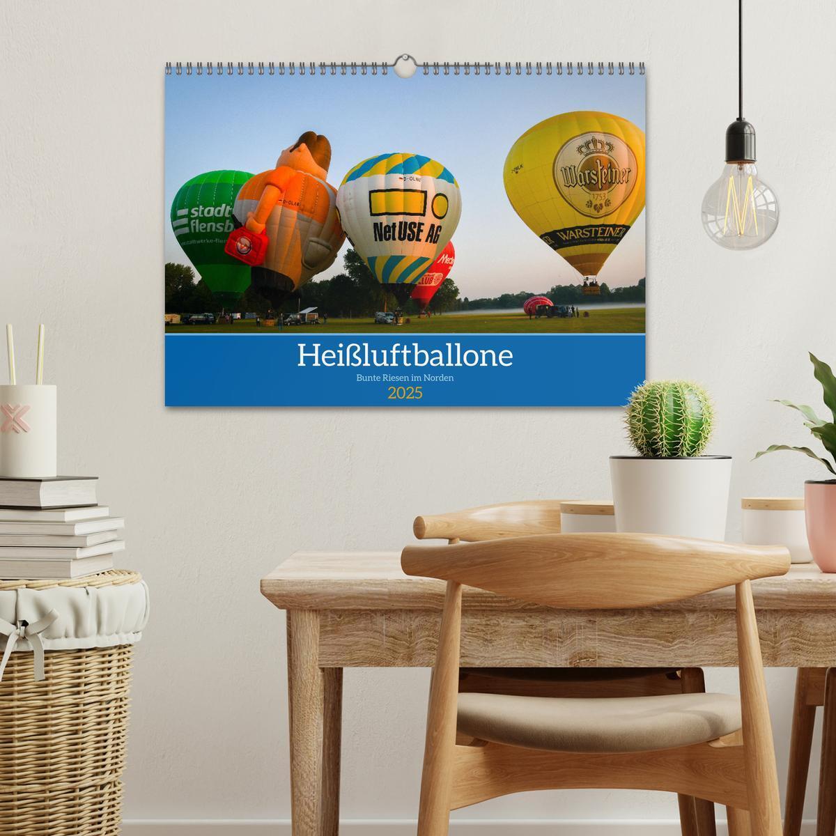 Bild: 9783457182413 | Heißluftballone - Bunte Riesen im Norden (Wandkalender 2025 DIN A3...