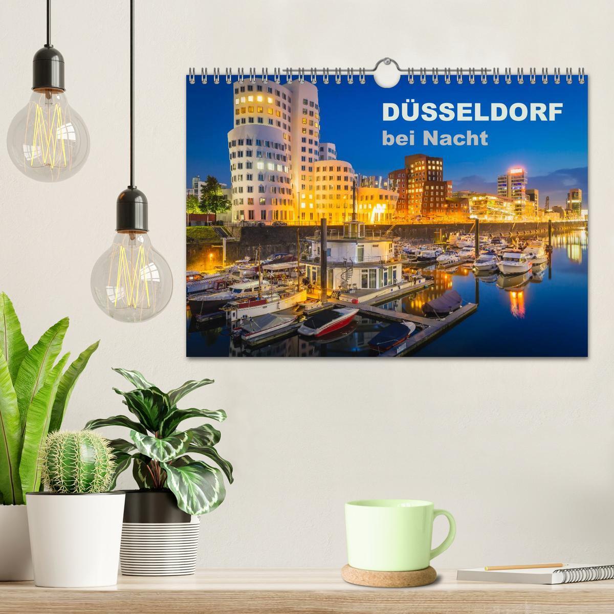 Bild: 9783435671601 | Düsseldorf bei Nacht (Wandkalender 2025 DIN A4 quer), CALVENDO...