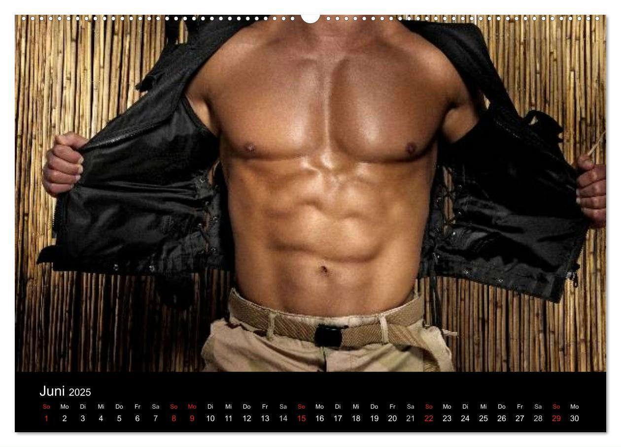 Bild: 9783435688777 | Männer - Erotische Gladiatoren (Wandkalender 2025 DIN A2 quer),...