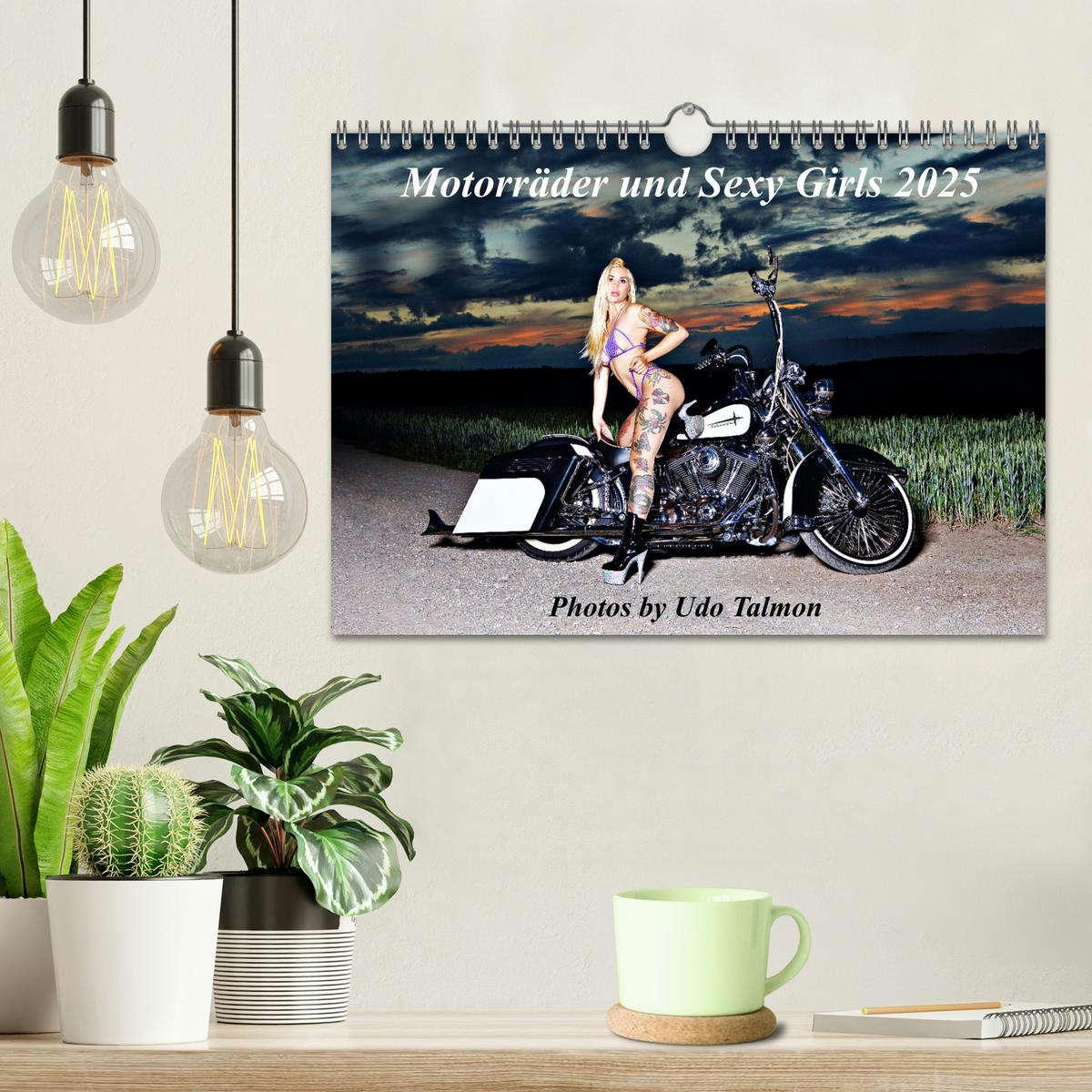 Bild: 9783383964633 | Motorräder und Sexy Girls (Wandkalender 2025 DIN A4 quer), CALVENDO...