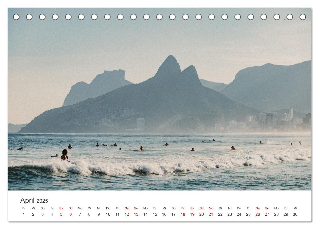 Bild: 9783383986789 | Rio de Janeiro - Am Fuße des Corcovados. (Tischkalender 2025 DIN A5...