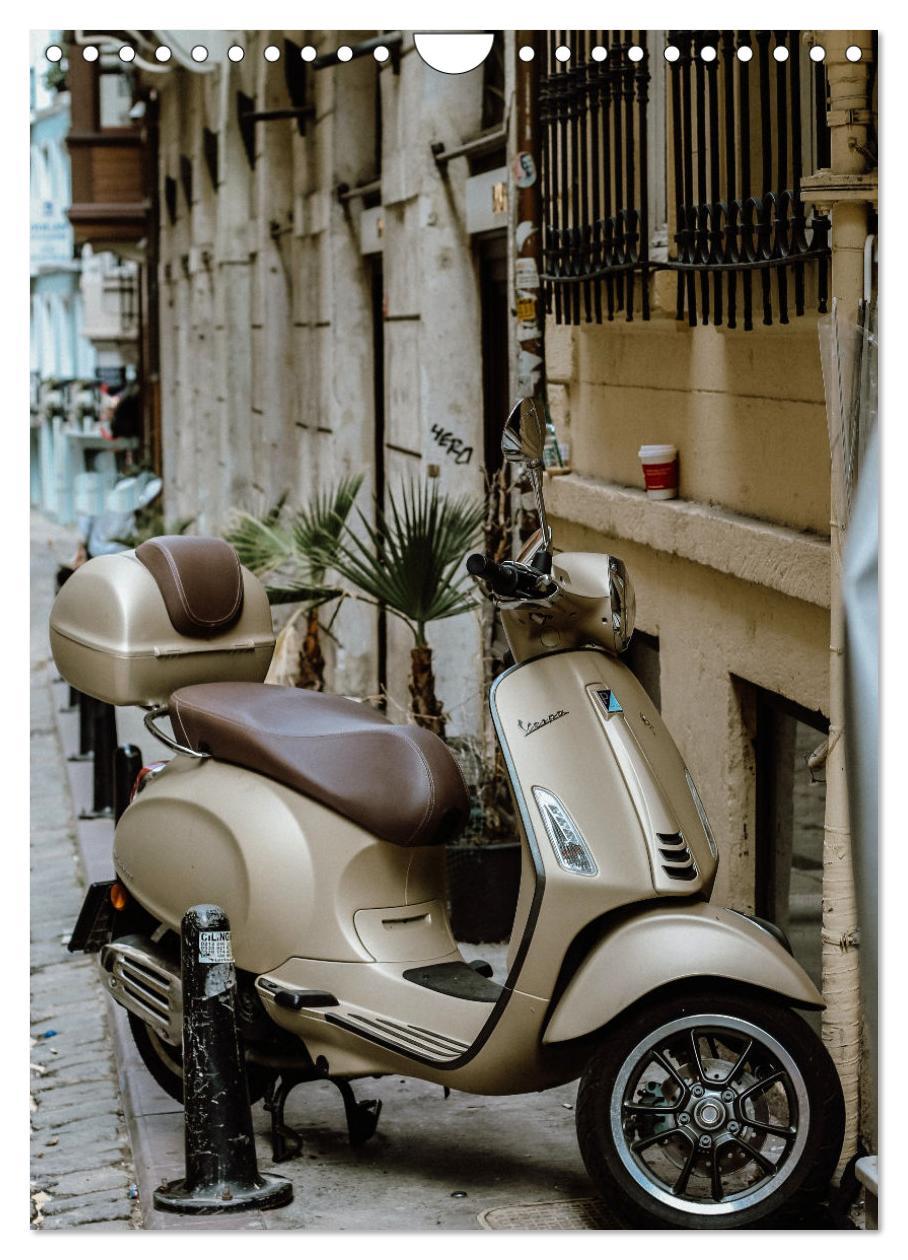 Bild: 9783435862115 | Die Liebe zur Vespa (Wandkalender 2025 DIN A4 hoch), CALVENDO...