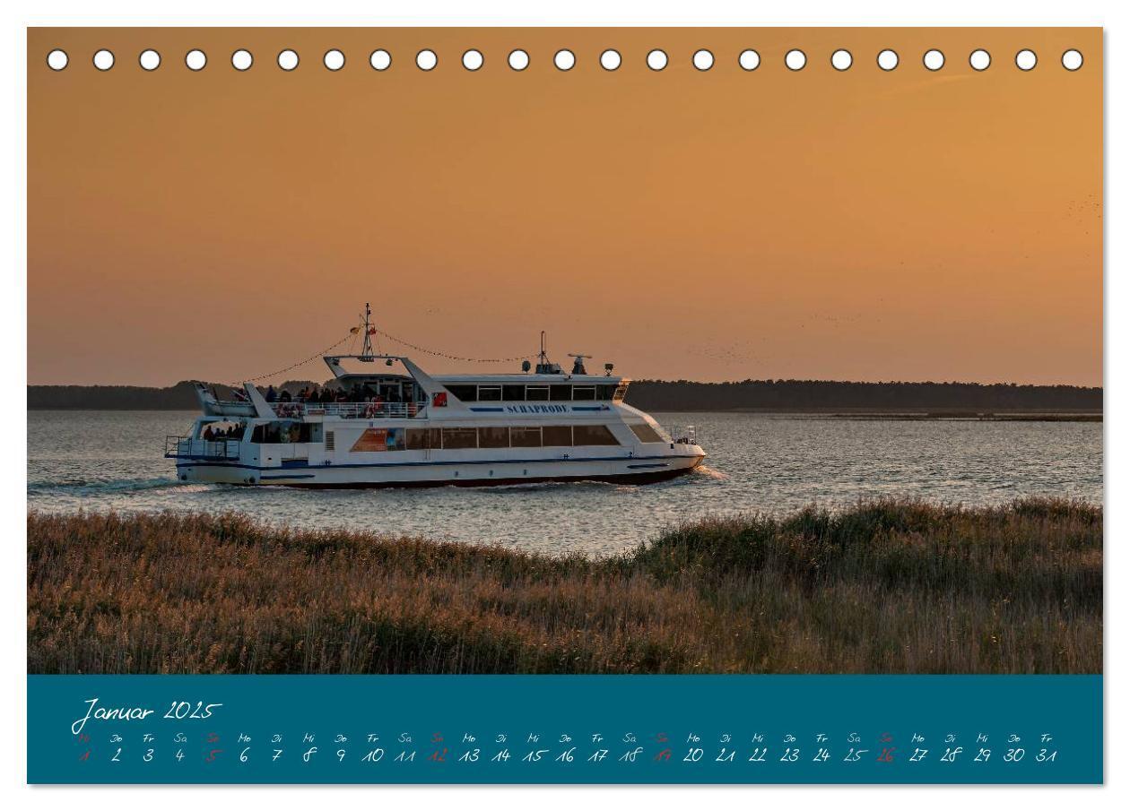 Bild: 9783435649167 | Blick auf die Halbinsel Fischland, Darß und Zingst (Tischkalender...