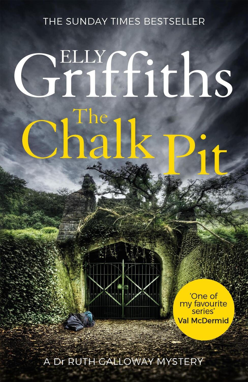 Cover: 9781784296629 | The Chalk Pit | Elly Griffiths | Taschenbuch | 375 S. | Englisch