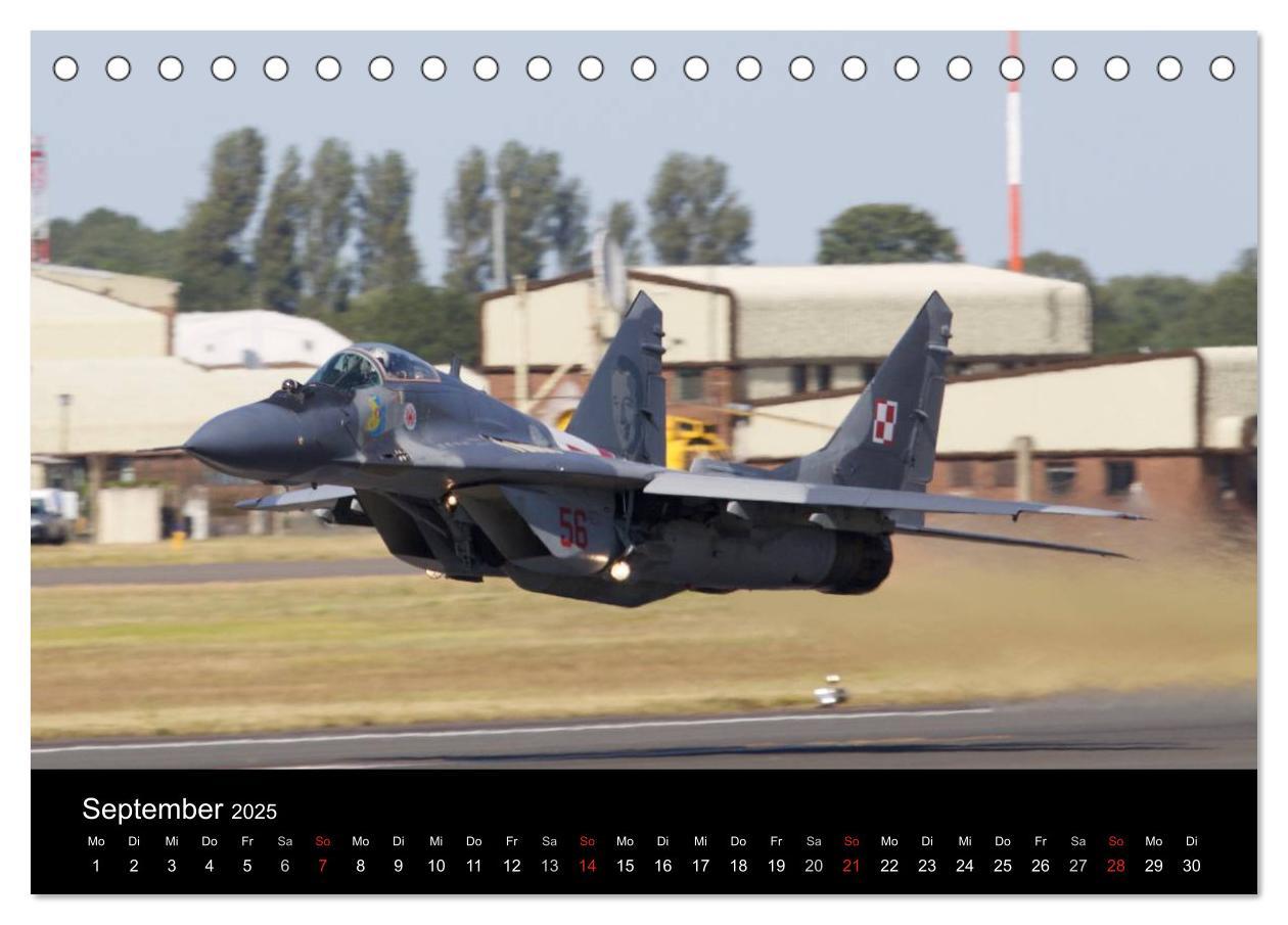 Bild: 9783435470754 | Militärflugzeuge 2025 (Tischkalender 2025 DIN A5 quer), CALVENDO...