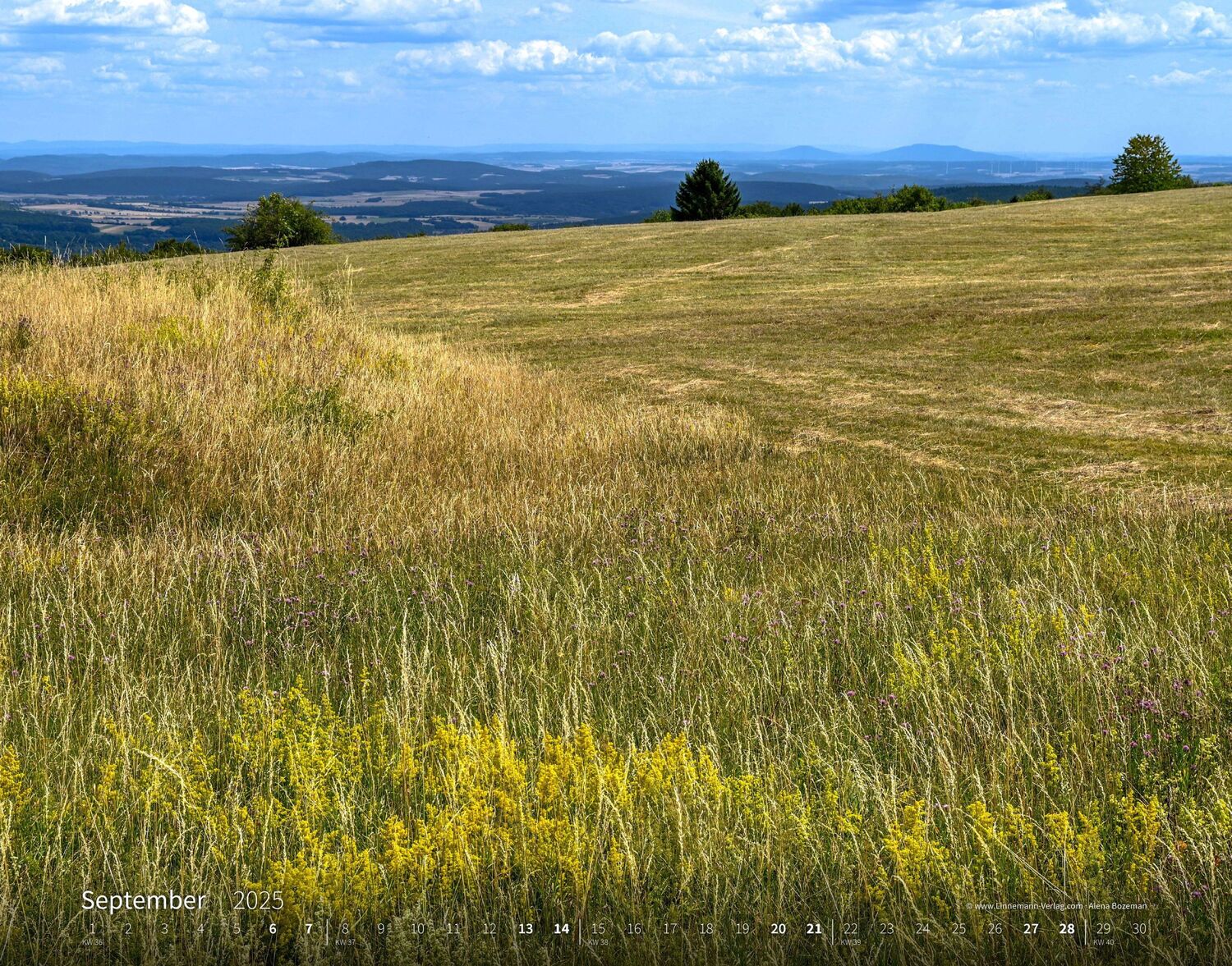 Bild: 9783862923427 | Wandern Hiking 2025 Großformat-Kalender 58 x 45,5 cm | Hiking 2025