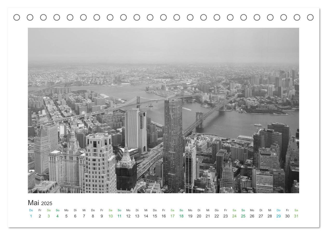 Bild: 9783435374489 | New York in schwarz weiss (Tischkalender 2025 DIN A5 quer),...