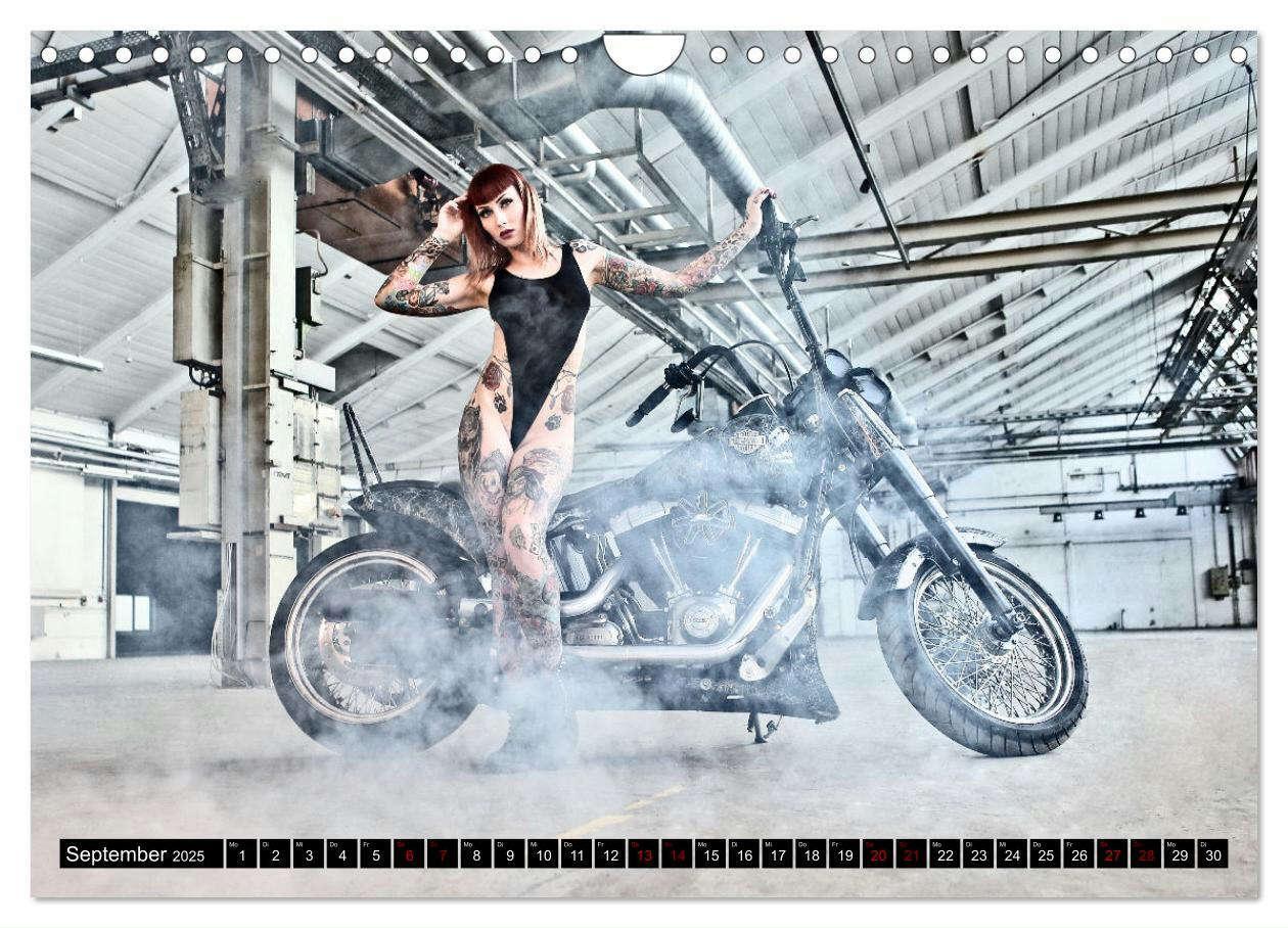 Bild: 9783435050451 | Motorräder und Sexy Girls (Wandkalender 2025 DIN A4 quer), CALVENDO...