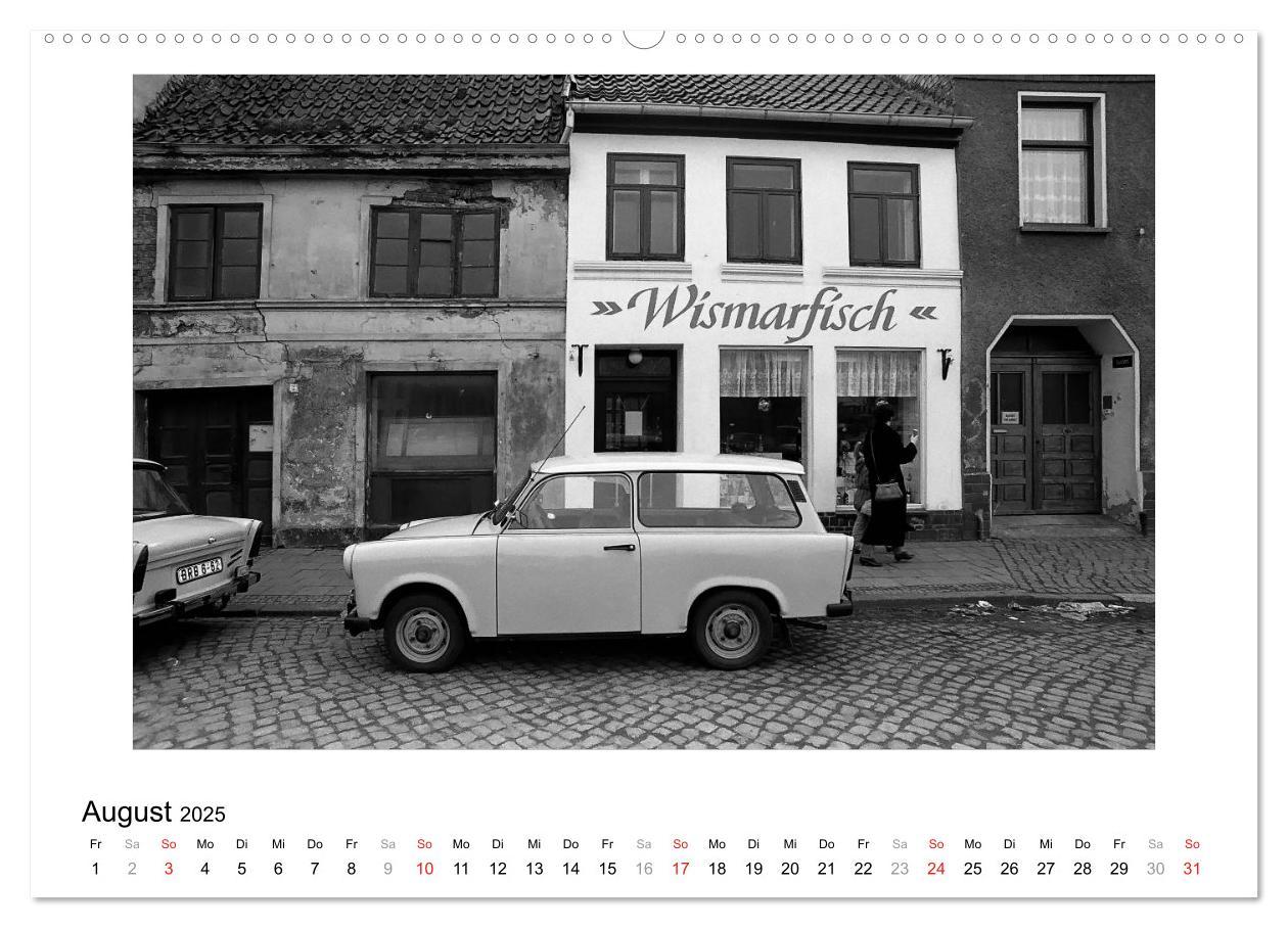 Bild: 9783435821396 | Aus - Zeit der Trabanten (Wandkalender 2025 DIN A2 quer), CALVENDO...