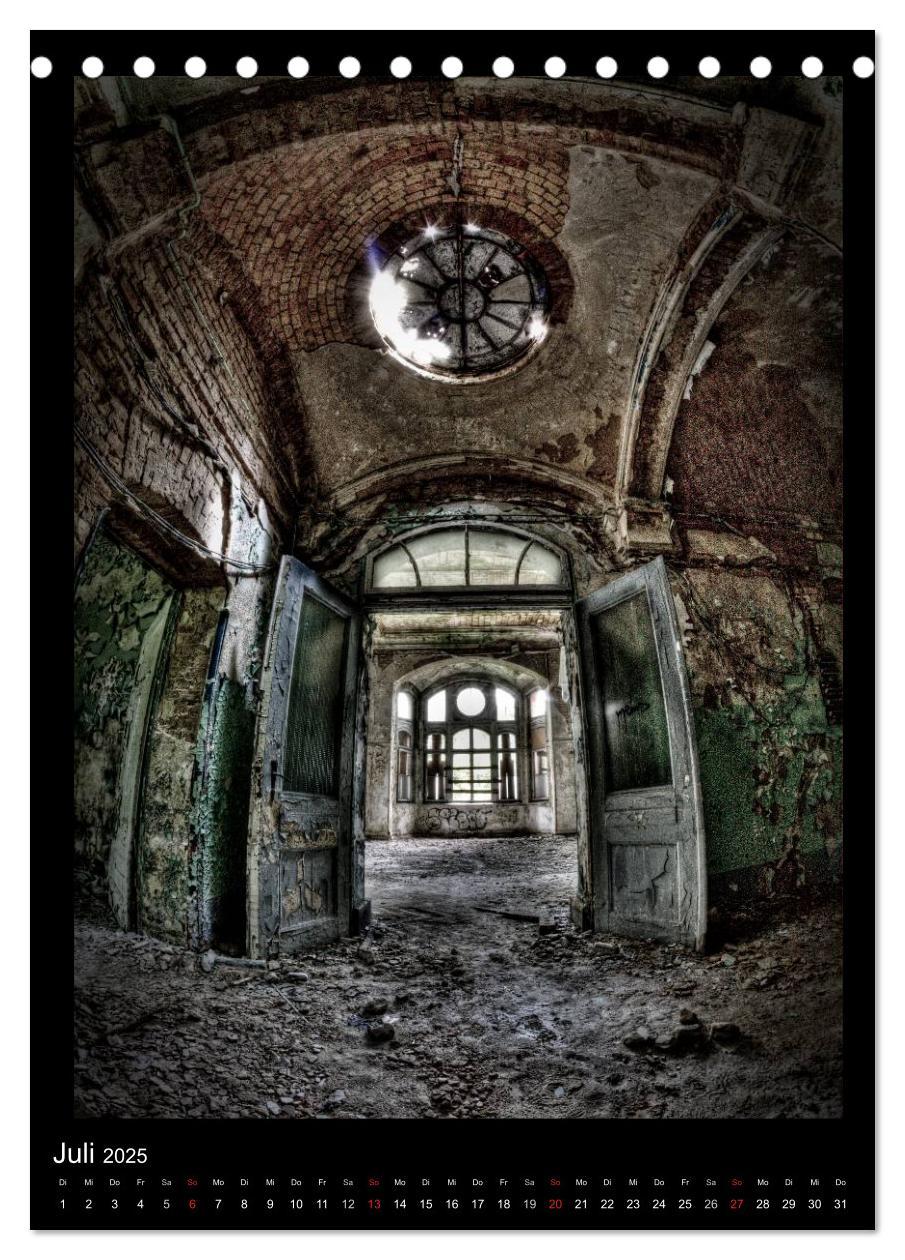 Bild: 9783457081761 | Lost Places Vergessene Orte (Tischkalender 2025 DIN A5 hoch),...