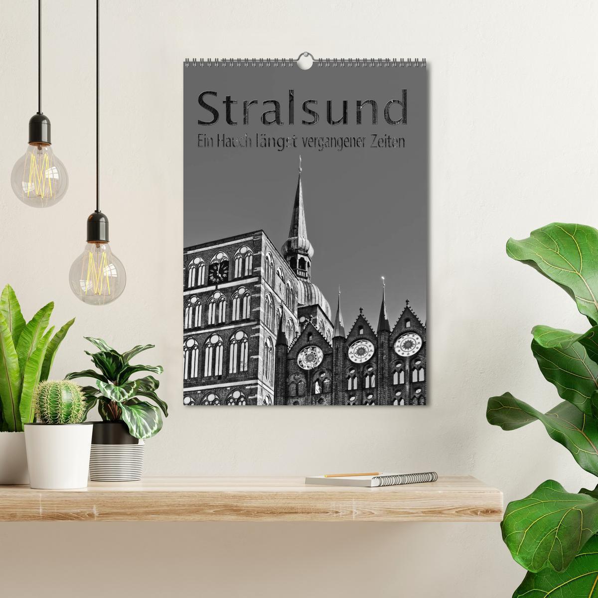 Bild: 9783457029022 | Stralsund. Ein Hauch längst vergangener Zeiten (Wandkalender 2025...