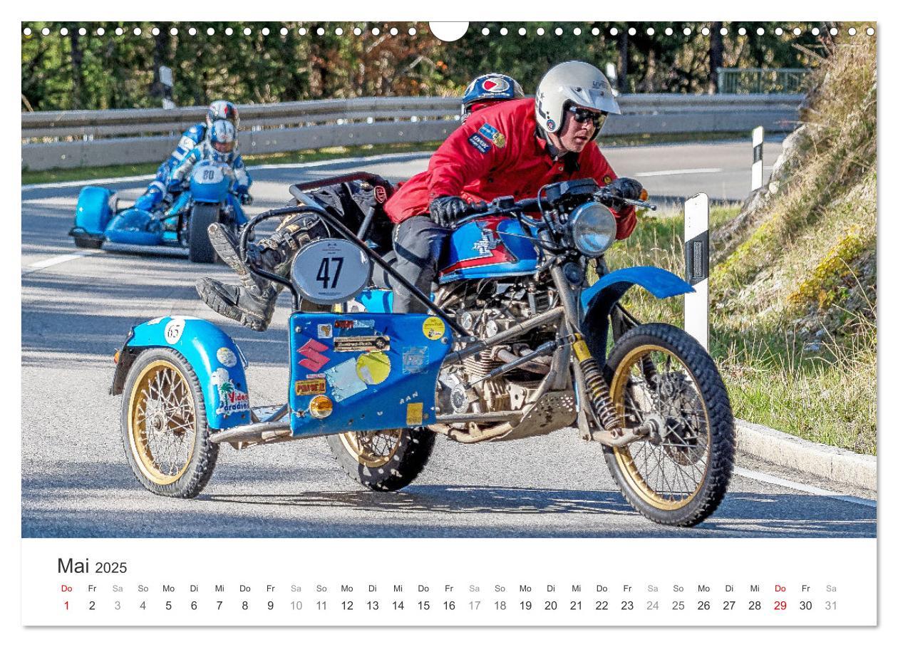 Bild: 9783435018338 | Motorradgespanne am Jochpass (Wandkalender 2025 DIN A3 quer),...