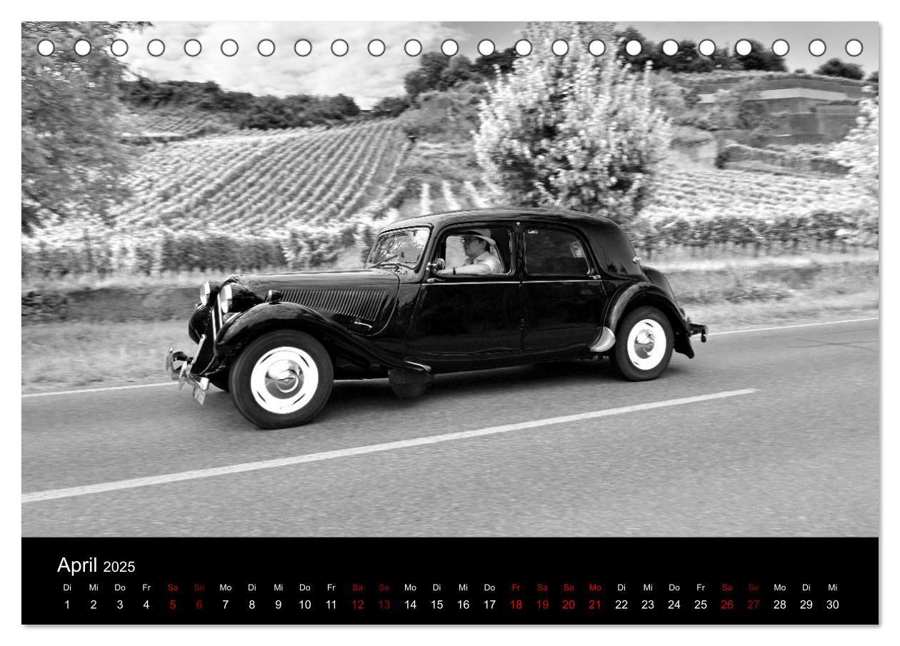 Bild: 9783435436118 | Citroën 11 CV Traction Avant in schwarzweiss (Tischkalender 2025...