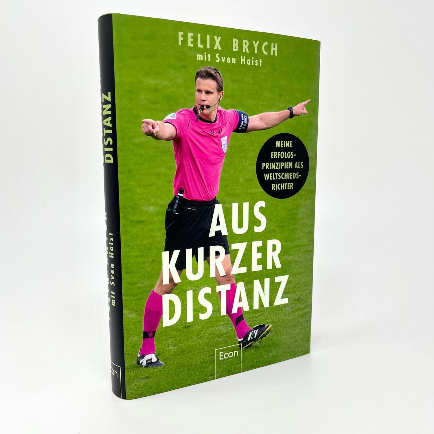 Bild: 9783430210805 | Aus kurzer Distanz | Felix Brych (u. a.) | Buch | 256 S. | Deutsch