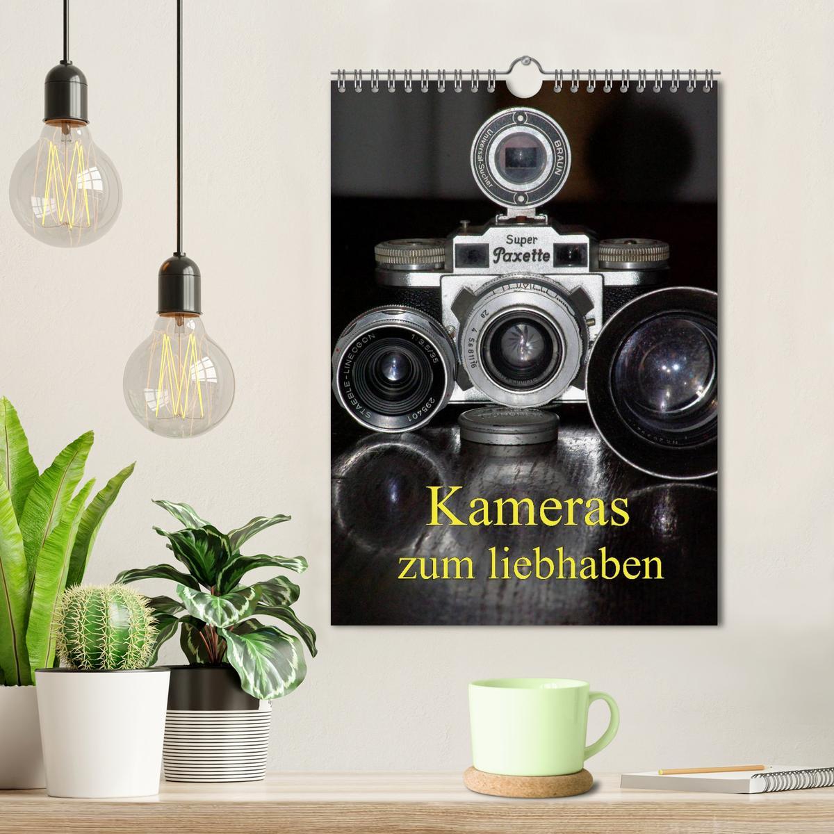 Bild: 9783457030615 | Kameras zum liebhaben (Wandkalender 2025 DIN A4 hoch), CALVENDO...