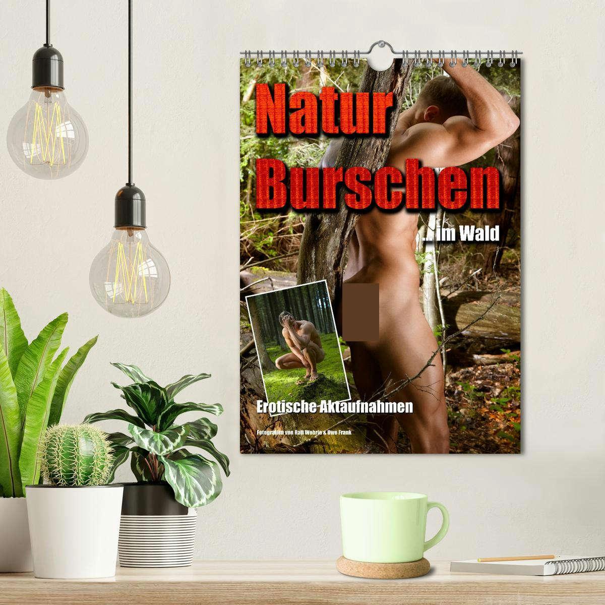 Bild: 9783435939473 | Naturburschen im Wald (Wandkalender 2025 DIN A4 hoch), CALVENDO...