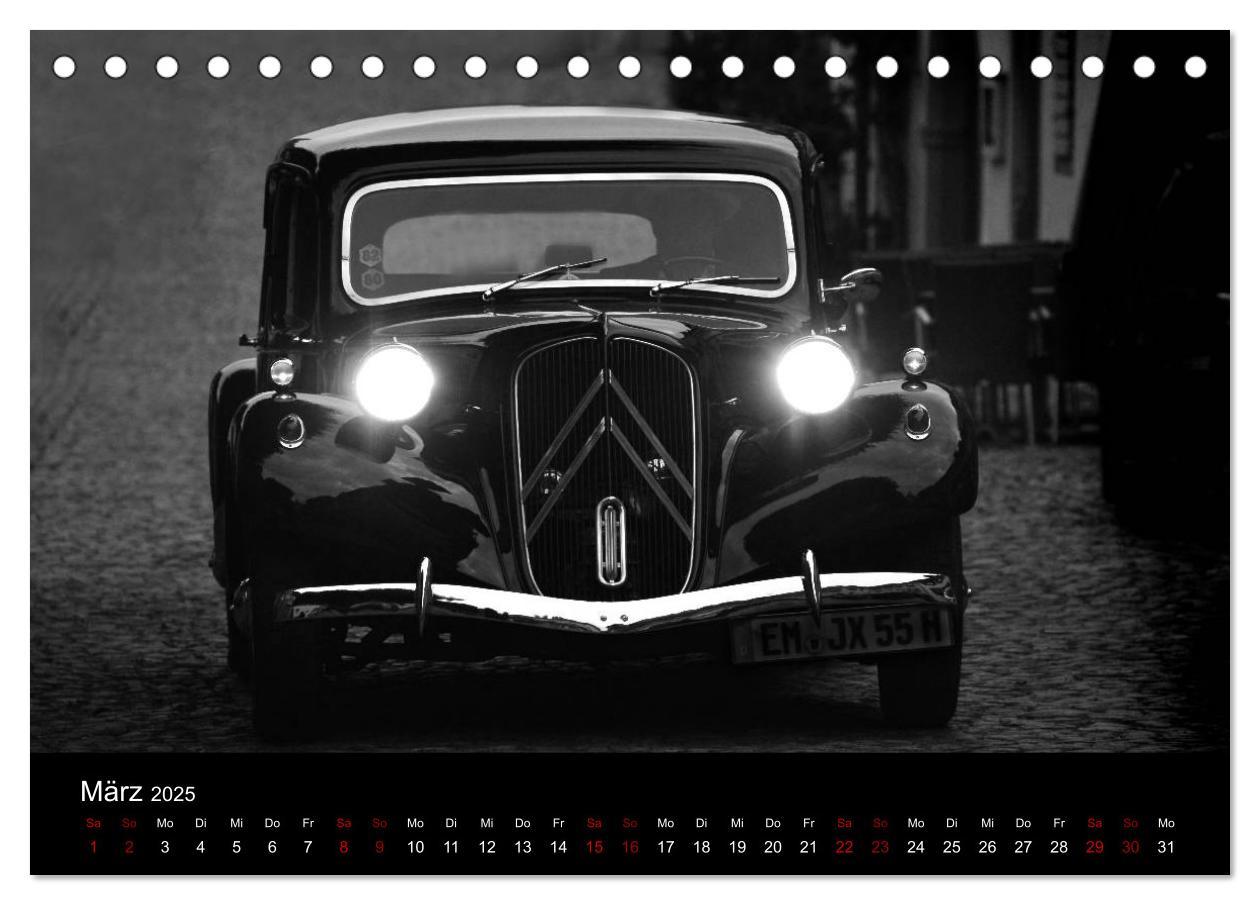 Bild: 9783435436118 | Citroën 11 CV Traction Avant in schwarzweiss (Tischkalender 2025...