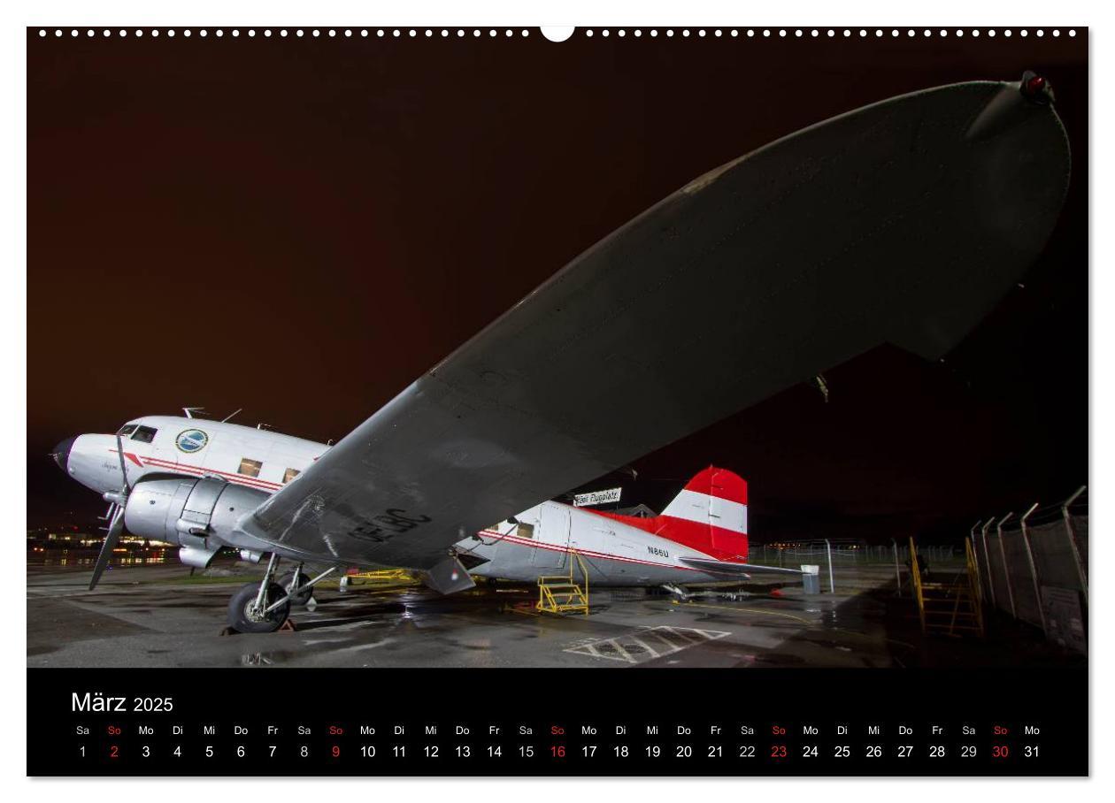 Bild: 9783435742073 | Flugzeuge bei Nacht (Wandkalender 2025 DIN A2 quer), CALVENDO...