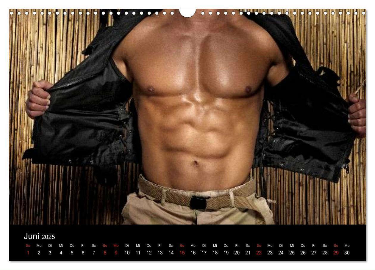 Bild: 9783435689248 | Männer - Erotische Gladiatoren (Wandkalender 2025 DIN A3 quer),...