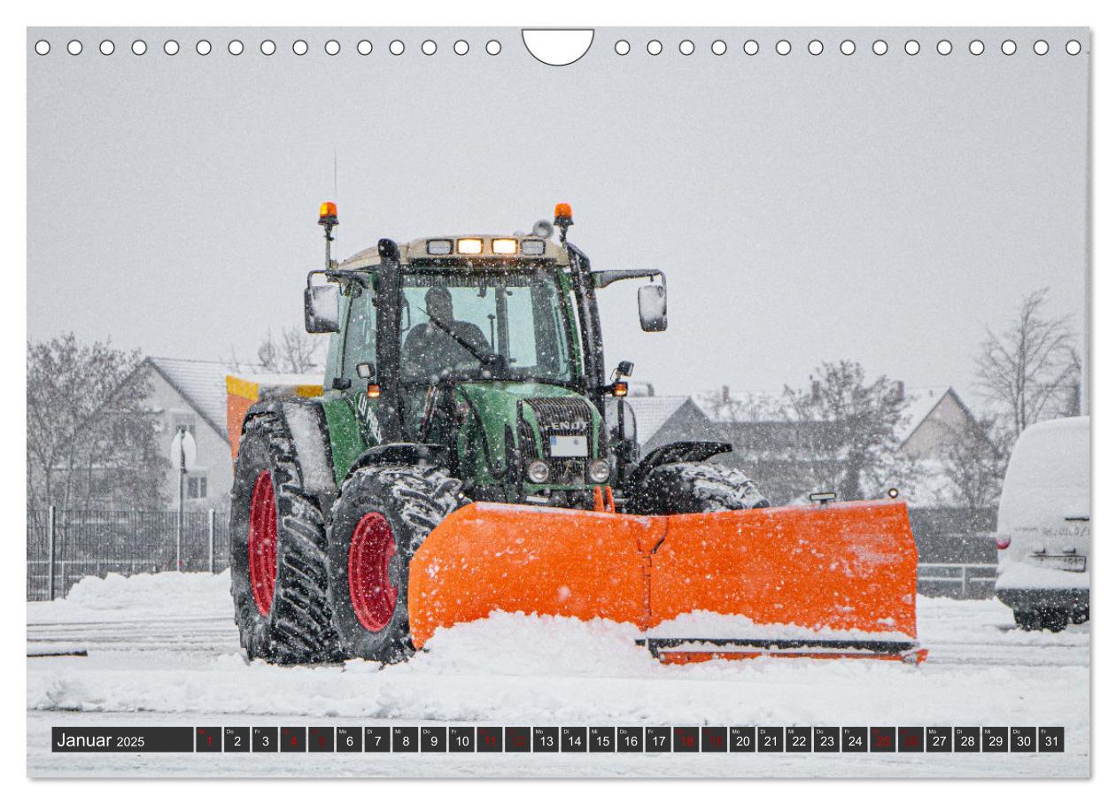 Bild: 9783383996535 | Landtechnik im Einsatz (Wandkalender 2025 DIN A4 quer), CALVENDO...