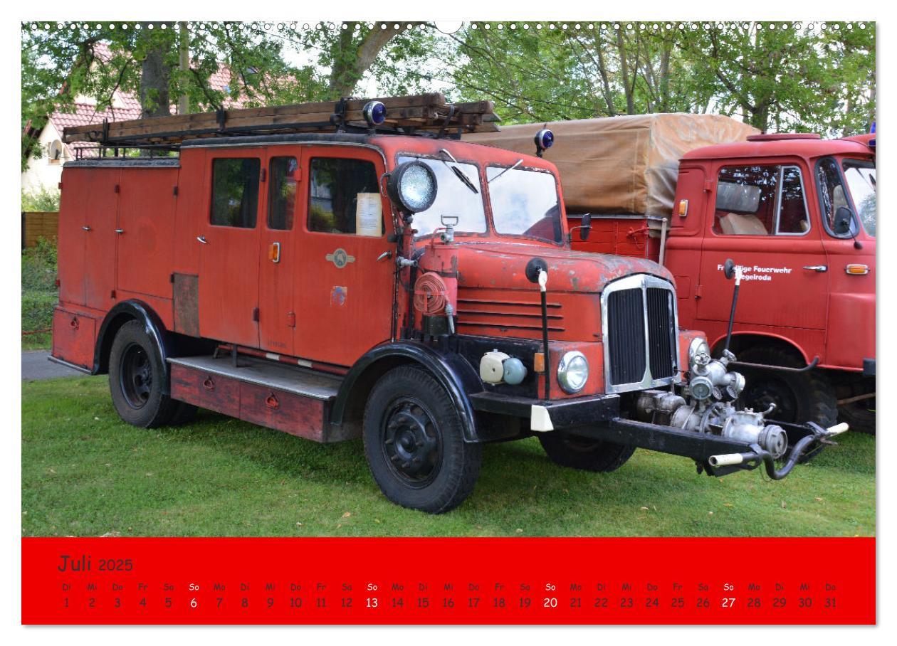 Bild: 9783457186701 | DDR Feuerwehr Klassiker (Wandkalender 2025 DIN A2 quer), CALVENDO...