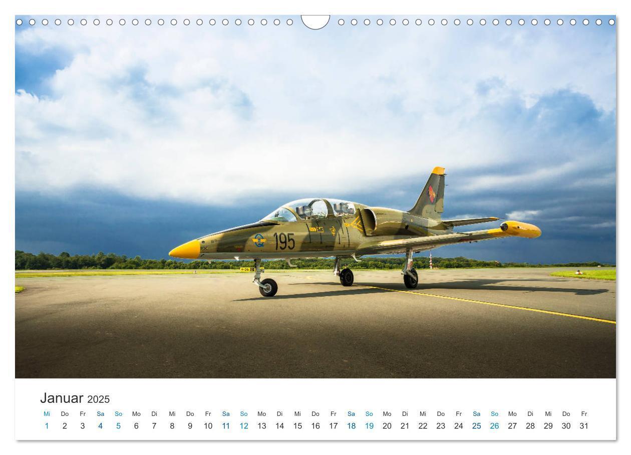 Bild: 9783435829927 | AVIATION CLASSICS seen by custompix.de (Wandkalender 2025 DIN A3...