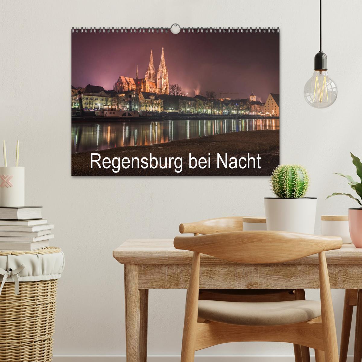 Bild: 9783435384143 | Regensburg bei Nacht (Wandkalender 2025 DIN A3 quer), CALVENDO...