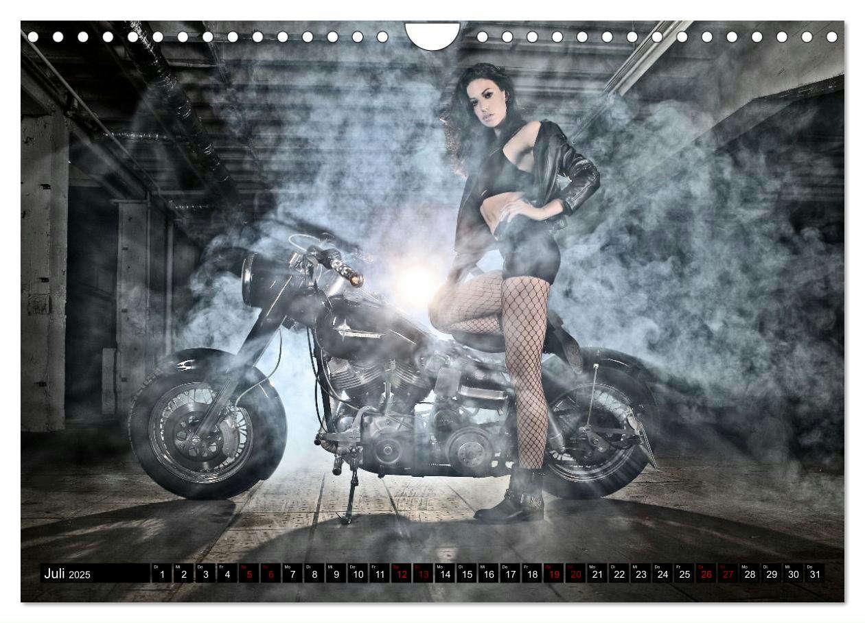 Bild: 9783435050451 | Motorräder und Sexy Girls (Wandkalender 2025 DIN A4 quer), CALVENDO...