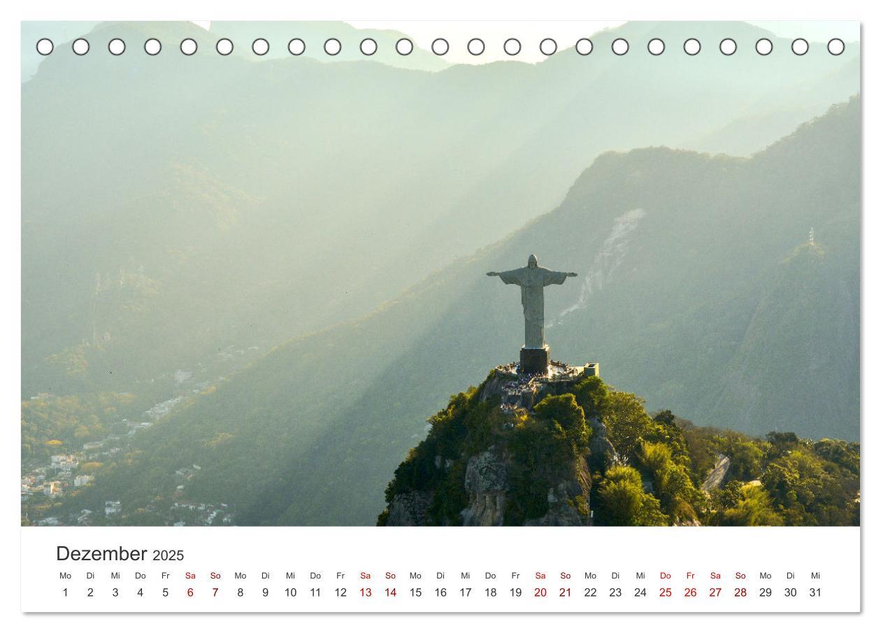 Bild: 9783383986789 | Rio de Janeiro - Am Fuße des Corcovados. (Tischkalender 2025 DIN A5...