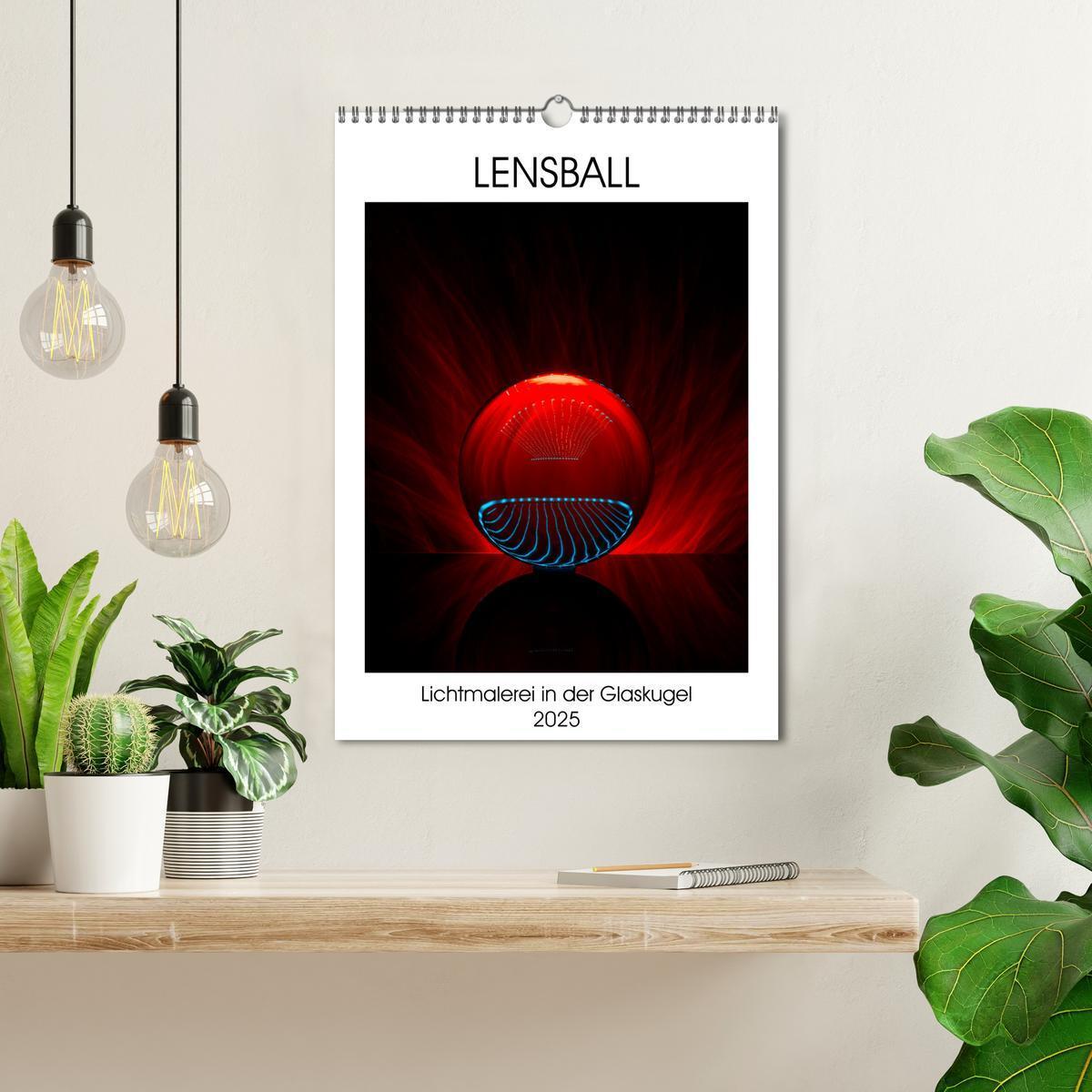 Bild: 9783435930234 | Lensball - Lichtmalerei in der Glaskugel (Wandkalender 2025 DIN A3...