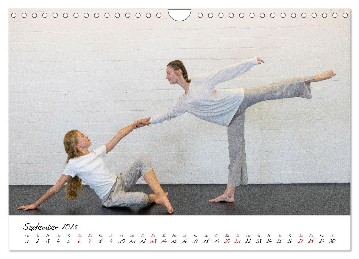 Bild: 9783383950391 | Dance Company eMotion (Wandkalender 2025 DIN A4 quer), CALVENDO...