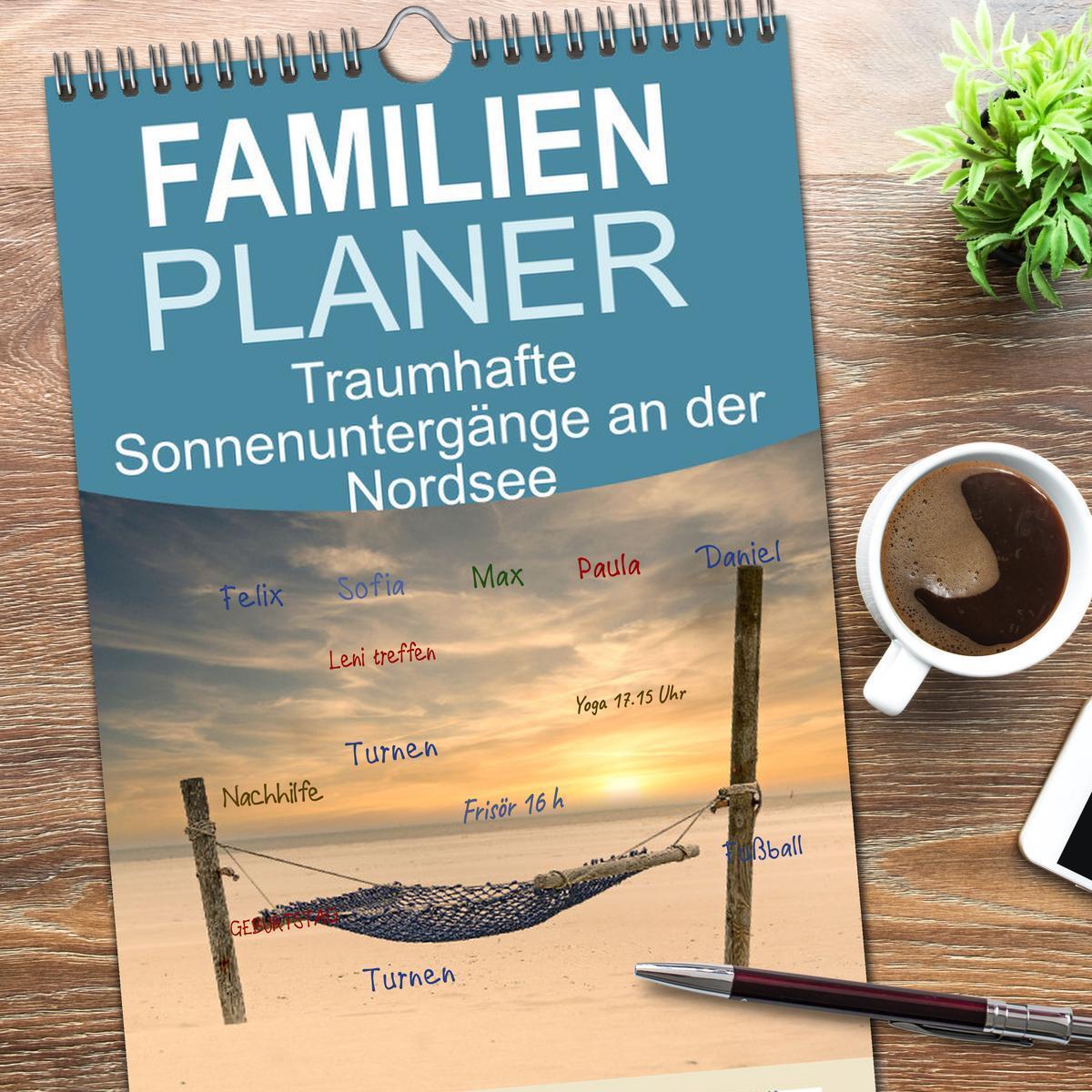 Bild: 9783457101377 | Familienplaner 2025 - Traumhafte Sonnenuntergänge an der Nordsee...