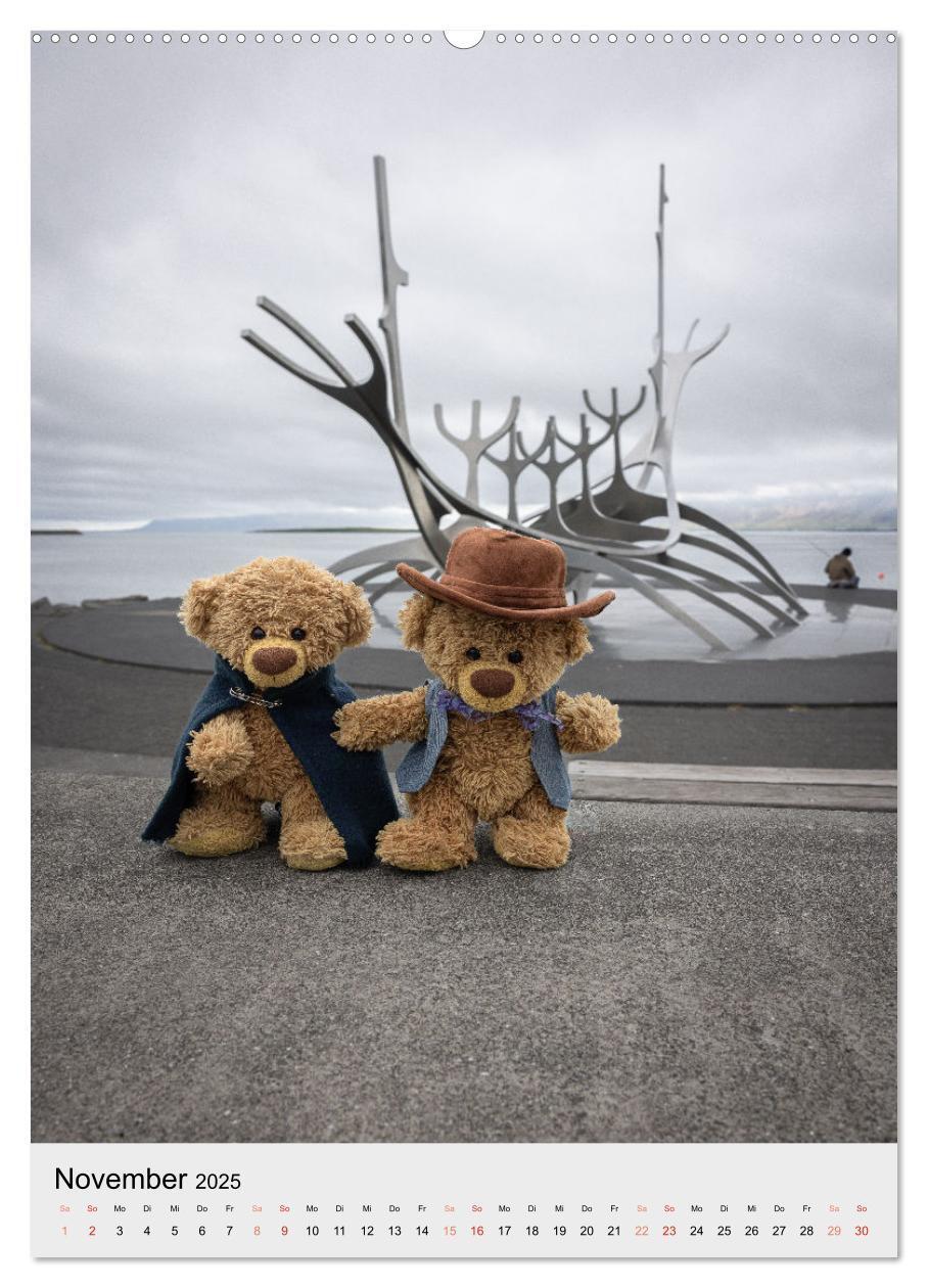 Bild: 9783457136737 | Travelling Teddy in Island (Wandkalender 2025 DIN A2 hoch),...