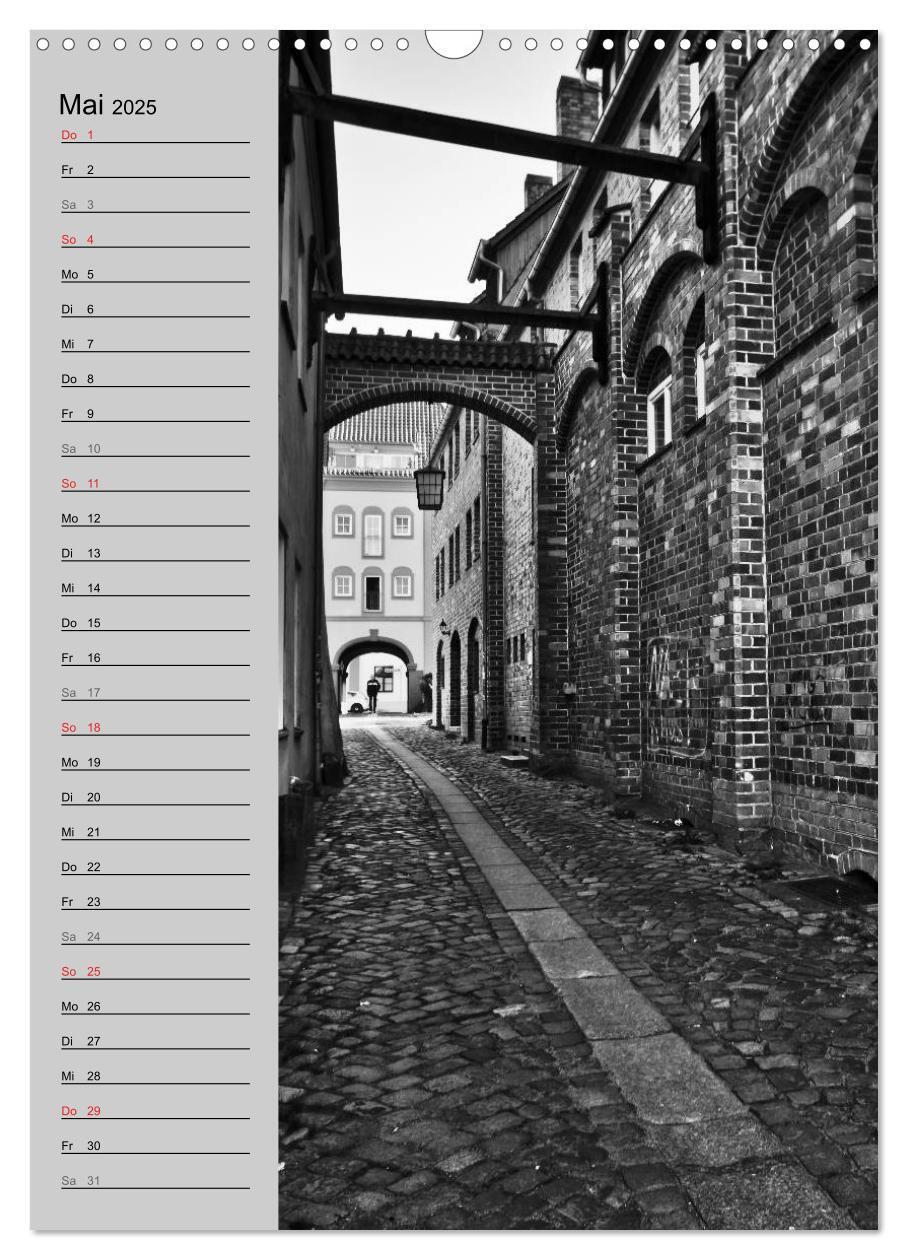 Bild: 9783457029022 | Stralsund. Ein Hauch längst vergangener Zeiten (Wandkalender 2025...