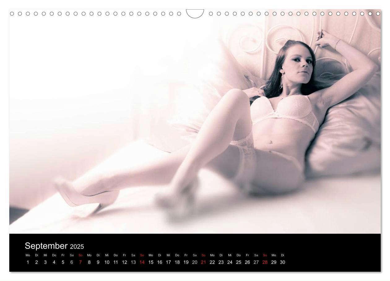 Bild: 9783435832989 | Dessous (Wandkalender 2025 DIN A3 quer), CALVENDO Monatskalender