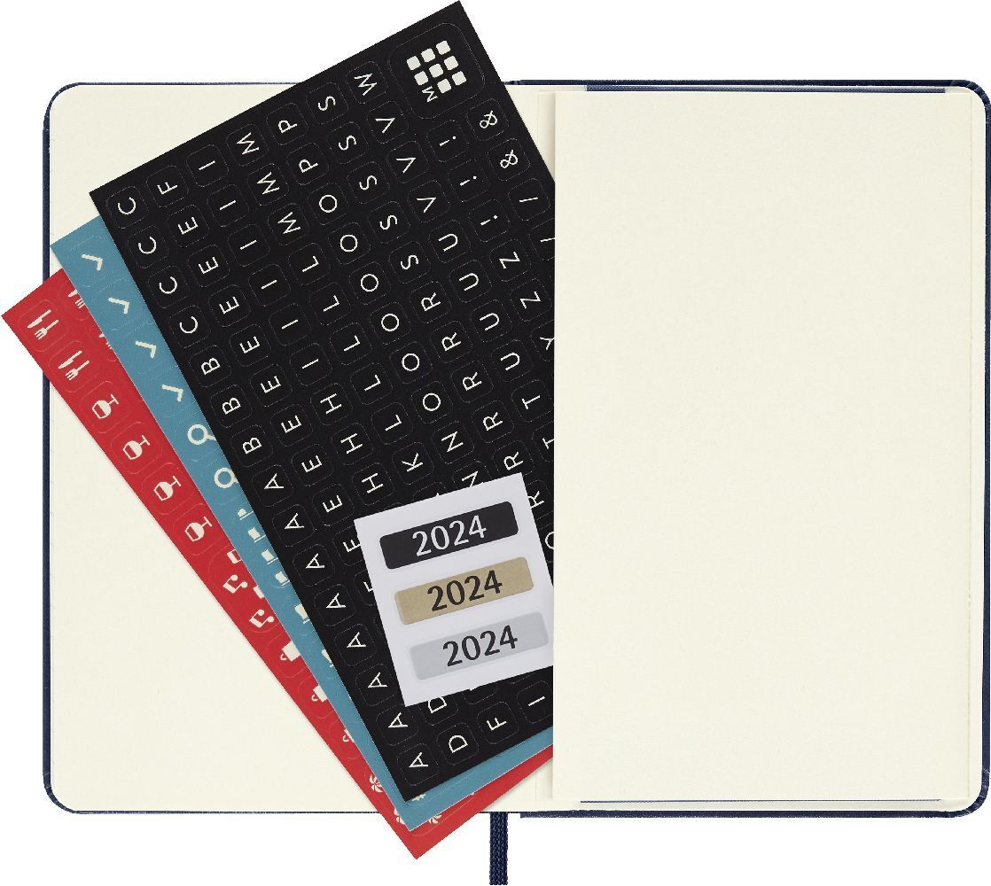 Bild: 8056598856538 | Moleskine 12 Monate Tageskalender 2024, Pocket/A6, Saphir | Buch