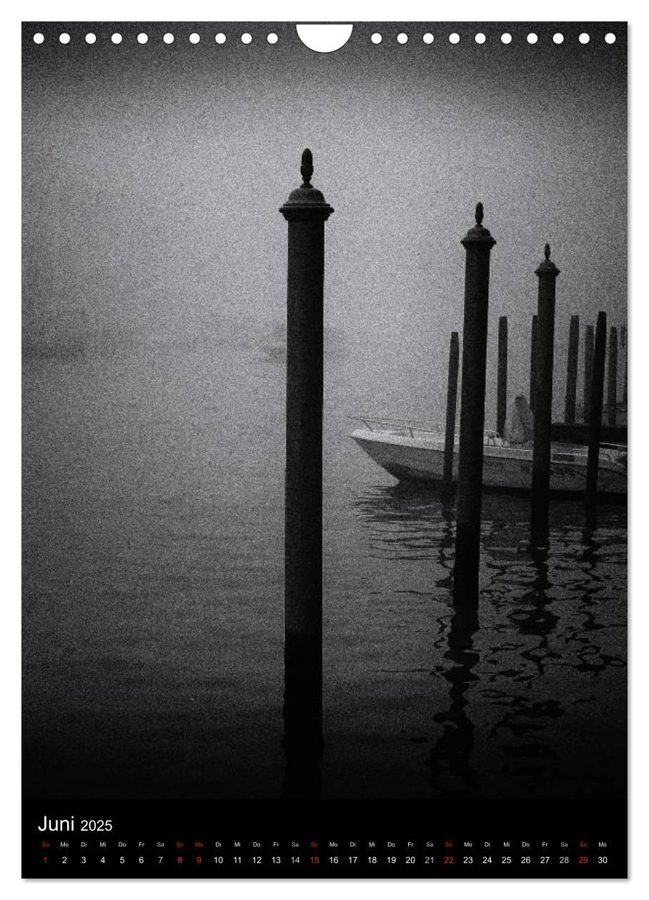 Bild: 9783457056509 | Venice Noir - Das etwas andere Venedig (Wandkalender 2025 DIN A4...