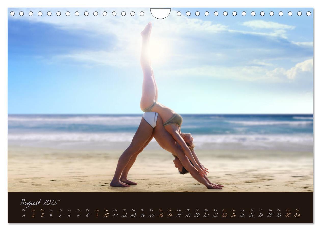 Bild: 9783435242795 | YogaPaare (Wandkalender 2025 DIN A4 quer), CALVENDO Monatskalender