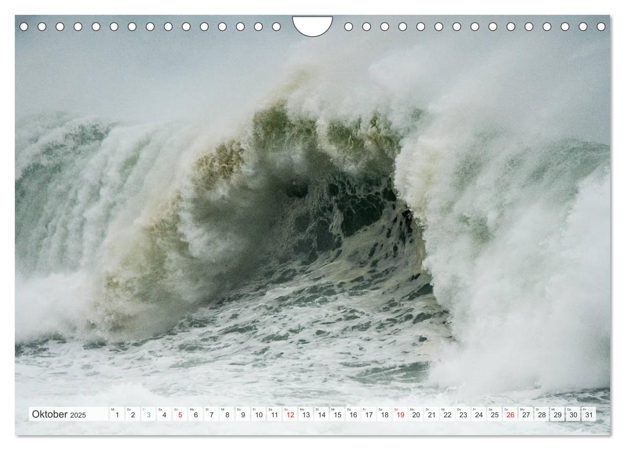 Bild: 9783435158560 | WASSERBERGE - Die Riesenwellen von Nazaré (Wandkalender 2025 DIN A4...