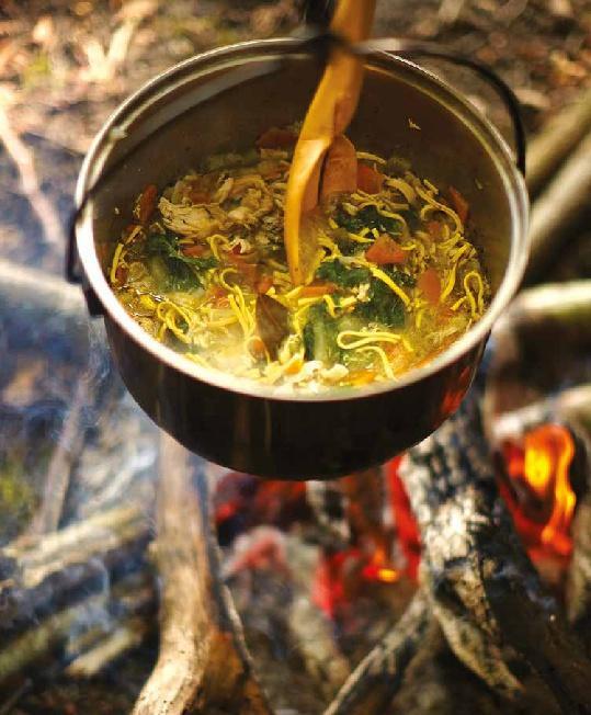 Bild: 9783966641760 | Koch draußen! Über 100 Rezepte für jedes Wetter | Ray Mears | Buch