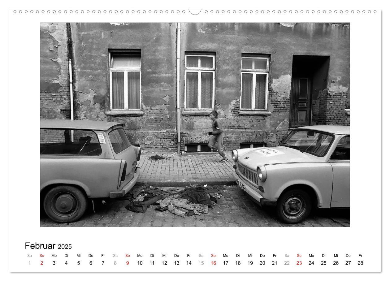 Bild: 9783435821396 | Aus - Zeit der Trabanten (Wandkalender 2025 DIN A2 quer), CALVENDO...