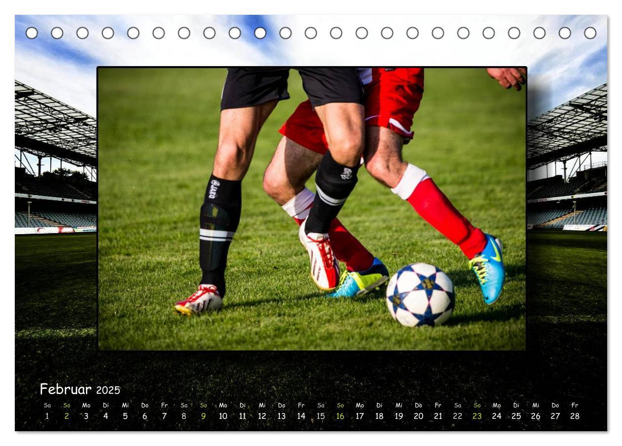 Bild: 9783435550050 | Fußball regiert die Welt (Tischkalender 2025 DIN A5 quer), CALVENDO...