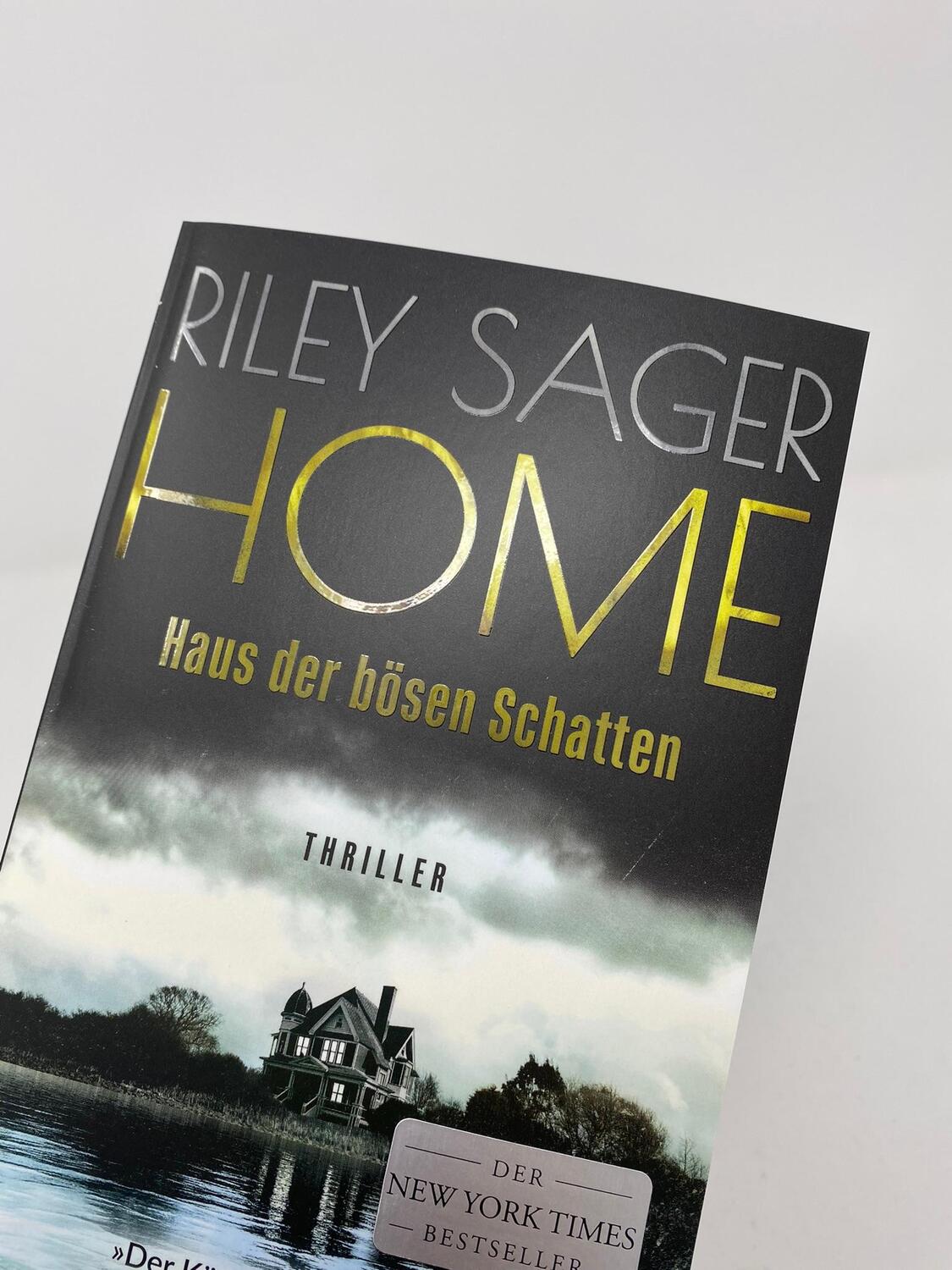 Bild: 9783423219884 | HOME - Haus der bösen Schatten | Riley Sager | Taschenbuch | 432 S.