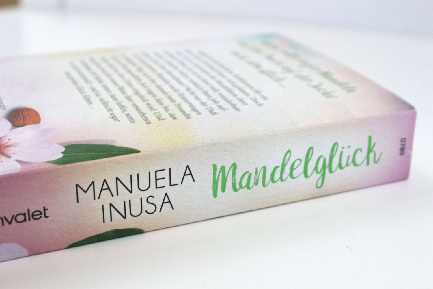 Bild: 9783734107894 | Mandelglück | Roman | Manuela Inusa | Taschenbuch | 448 S. | Deutsch