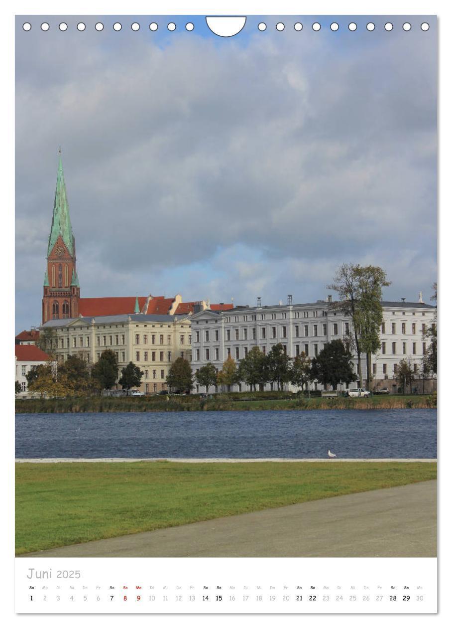 Bild: 9783435974344 | Ein Tag durch Schwerin (Wandkalender 2025 DIN A4 hoch), CALVENDO...