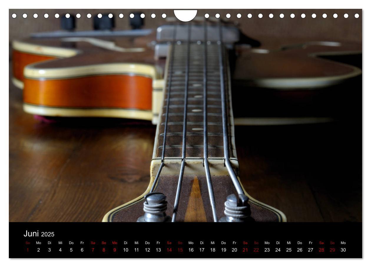 Bild: 9783435432431 | Feinheiten - Alte Gitarren im Detail (Wandkalender 2025 DIN A4...