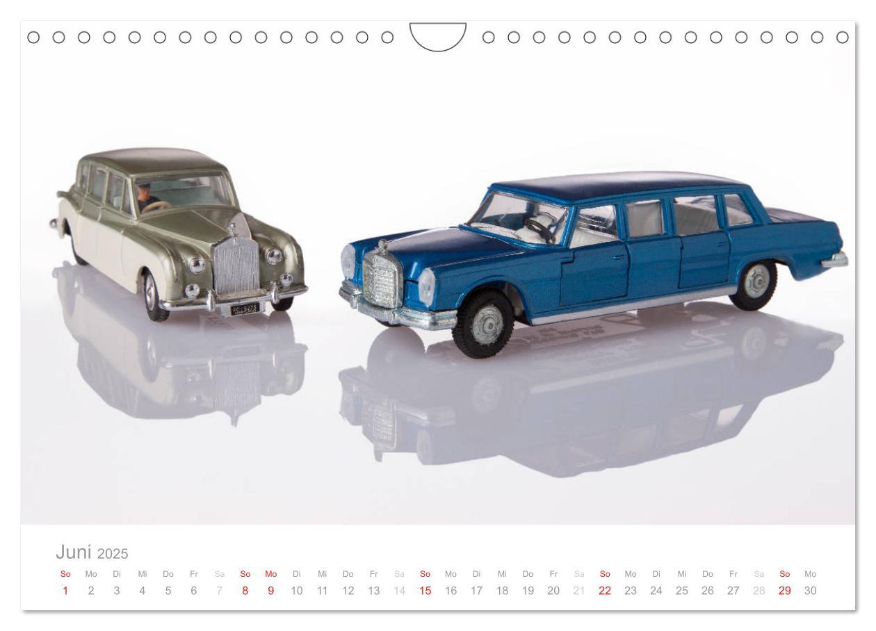 Bild: 9783435471041 | Dinky Toys Spielzeugautos (Wandkalender 2025 DIN A4 quer), CALVENDO...